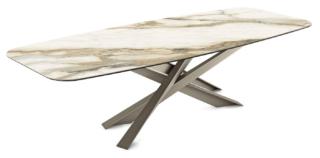 Il tavolo Lancer Keramik di Cattelan Italia ha il top realizzato in ceramica Borghini Calacatta che riprende le particolari venature sature di colore del marmo bianco avorio, da scegliere fra le varianti lucido o opaco. La base scultorea è in acciaio goffrato titanio. ww.cattelanitalia.com Il tavolo Lancer Keramik di Cattelan Italia ha il top realizzato in ceramica Borghini Calacatta che riprende le particolari venature sature di colore del marmo bianco avorio, da scegliere fra le varianti lucido o opaco. La base scultorea è in acciaio goffrato titanio. ww.cattelanitalia.com