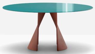 Sembra scolpito dal vento il tavolo outdoor Anemos di Pedrali: la base è formata da due gusci di cemento, con una doppia curvatura, separati tra loro e fissati al top. Le colorazioni opache del piano e del basamento mettono in risalto la matericità. La struttura ha spessori minimi e risulta leggero e stabile nello stesso tempo. www.pedrali.com Sembra scolpito dal vento il tavolo outdoor Anemos di Pedrali: la base è formata da due gusci di cemento, con una doppia curvatura, separati tra loro e fissati al top. Le colorazioni opache del piano e del basamento mettono in risalto la matericità. La struttura ha spessori minimi e risulta leggero e stabile nello stesso tempo. www.pedrali.com