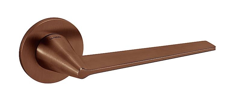 Sottile, l'intramontabile modello disegnato da Gio Ponti Cono di Olivari è in ottone, disponibile in 6 finiture. Qui proposto in versione SuperBronzo satinato, misura 13,8 cm e costa 193,85 euro + Iva. www.olivari.it