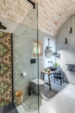 bagno principale doccia aperta cementine a parete