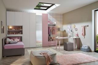 Moretti Compact partecipa, in collaborazione con The Playful Living & Sfera Media Group + RCS MediaGroup, al progetto "A casa ovunque", un evento ibrido che mescola esperienze digitali e fisiche, dove si potrà osservare, guardare e toccare proposte di arredo di qualità del "design di tutti i giorni". Si tratta di una Temporary home, un co-living intergenerazionale ed inclusiva dedicato alla nuova concezione di abitare per la famiglia contemporanea. La cameretta KC328 della linea Kids Collection, grazie alla grande componibilità degli arredi, sfrutta al meglio lo spazio e permette di personalizzarlo in base alle esigenze. www.moretticompact.it – Fuorisalone, Via Savona 35, Milano Moretti Compact partecipa, in collaborazione con The Playful Living & Sfera Media Group + RCS MediaGroup, al progetto "A casa ovunque", un evento ibrido che mescola esperienze digitali e fisiche, dove si potrà osservare, guardare e toccare proposte di arredo di qualità del "design di tutti i giorni". Si tratta di una Temporary home, un co-living intergenerazionale ed inclusiva dedicato alla nuova concezione di abitare per la famiglia contemporanea. La cameretta KC328 della linea Kids Collection, grazie alla grande componibilità degli arredi, sfrutta al meglio lo spazio e permette di personalizzarlo in base alle esigenze. www.moretticompact.it – Fuorisalone, Via Savona 35, Milano