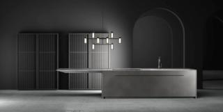 Il nuovo modello Haiku di Key Cucine si sviluppa intorno all'isola centrale, che diventa il fulcro dell'intero ambiente; le linee nitide e arrotondate, le forme chiuse caratterizzano la composizione. Le ante pulite sono dotate di maniglie sottilissime; il top con il lavello integrato prosegue per dare vita ad un bancone a sbalzo. Sono presenti materiali nuovi e raffinati come il marmo "Emotion Grey" per il piano, ante bronzate con efffetto metallico per le basi e in rovere nero spazzolato con venature marcate per le colonne. www.keycucine.it – Fuorisalone, Agape 12, Via Statuto12, Milano Il nuovo modello Haiku di Key Cucine si sviluppa intorno all'isola centrale, che diventa il fulcro dell'intero ambiente; le linee nitide e arrotondate, le forme chiuse caratterizzano la composizione. Le ante pulite sono dotate di maniglie sottilissime; il top con il lavello integrato prosegue per dare vita ad un bancone a sbalzo. Sono presenti materiali nuovi e raffinati come il marmo "Emotion Grey" per il piano, ante bronzate con efffetto metallico per le basi e in rovere nero spazzolato con venature marcate per le colonne. www.keycucine.it – Fuorisalone, Agape 12, Via Statuto12, Milano