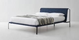 La riedizione del letto Ben-e di Bolzan verrà presentata in occasione della Milano Design Week: ha la struttura in ferro battuto, mentre la pediera e la testiera, che formano un corpo unico, sono imbottite e rivestita con la rivisitazione di un tessuto dell'archivio in lana. www.bolzan.com – Fuorisalone, Showroom Via Mercato 3, Milano La riedizione del letto Ben-e di Bolzan verrà presentata in occasione della Milano Design Week: ha la struttura in ferro battuto, mentre la pediera e la testiera, che formano un corpo unico, sono imbottite e rivestita con la rivisitazione di un tessuto dell'archivio in lana. www.bolzan.com – Fuorisalone, Showroom Via Mercato 3, Milano