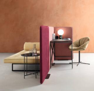 I pannelli tessili, imbottiti e rivestiti in tessuto o ecopelle sfoderabile, Labyrinth di Zalf possono essere combinati tra loro per dare vita ad elementi di separazione e decorazione. Le piastre e le cerniere di collegamento sono in metallo nella finitura brunito. Sono visibili in una speciale installazione, con la direzione artistica dell'architetto Roberto Gobbo, durante la Milano Design Week. www.gruppoeuromobil.com – spazio Brera Contract, Foro Buonaparte 57, Milano I pannelli tessili, imbottiti e rivestiti in tessuto o ecopelle sfoderabile, Labyrinth di Zalf possono essere combinati tra loro per dare vita ad elementi di separazione e decorazione. Le piastre e le cerniere di collegamento sono in metallo nella finitura brunito. Sono visibili in una speciale installazione, con la direzione artistica dell'architetto Roberto Gobbo, durante la Milano Design Week. www.gruppoeuromobil.com – spazio Brera Contract, Foro Buonaparte 57, Milano