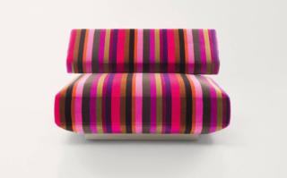 Durante la Milano Design Week la poltrona Agio di Paola Lenti Home Collection si veste di un morbido velluto con un disegno multicolore che la rende allegra e contemporanea; è dotata di uno schienale regolabile in diverse posizioni grazie ad un meccanismo nascosto nell'imbottitura. www.paolalenti.it – Flagship store, Via Bovio 8, Milano Durante la Milano Design Week la poltrona Agio di Paola Lenti Home Collection si veste di un morbido velluto con un disegno multicolore che la rende allegra e contemporanea; è dotata di uno schienale regolabile in diverse posizioni grazie ad un meccanismo nascosto nell'imbottitura. www.paolalenti.it – Flagship store, Via Bovio 8, Milano