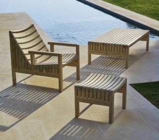 Fanno parte della nuova collezione Soleil di Tectona, in collaborazione con Martin Szekely, designer di oggetti e mobili di fama internazionale e autentico professionista dell’ebanisteria, gli arredi outdoor (la poltrona, il poggiapiedi e la panca) realizzati in legno di larice combinando tecniche di lavorazione tradizionali e macchine a controllo numerico per ottenere una precisione estrema nell'assemblaggio dei vari elementi. Il larice è una conifera delle regioni temperate dell'emisfero settentrionale, non a rischio di estinzione e che offre qualità paragonabili a quelle del teak. www.tectona.net – Fuorisalone, Tectona Milano Showroom, Via della Moscova 47, Milano Fanno parte della nuova collezione Soleil di Tectona, in collaborazione con Martin Szekely, designer di oggetti e mobili di fama internazionale e autentico professionista dell’ebanisteria, gli arredi outdoor (la poltrona, il poggiapiedi e la panca) realizzati in legno di larice combinando tecniche di lavorazione tradizionali e macchine a controllo numerico per ottenere una precisione estrema nell'assemblaggio dei vari elementi. Il larice è una conifera delle regioni temperate dell'emisfero settentrionale, non a rischio di estinzione e che offre qualità paragonabili a quelle del teak. www.tectona.net – Fuorisalone, Tectona Milano Showroom, Via della Moscova 47, Milano