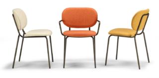 Le sedute Si–Si Bold di S-CAB, disponibili nella variante sedia e poltroncina, sono arricchite dalla presenza di una comoda imbottitura, che permette di utilizzarle all'interno e di garantire il massimo comfort, rivestita in tessuto misto lana ottenuta da materiali da riciclo. La struttura è realizzata in tubolare e lamiera curvata, entrambi in acciaio. Lo schienale con una forma a biscotto è ampio e comodo. www.s-cab.it Le sedute Si–Si Bold di S-CAB, disponibili nella variante sedia e poltroncina, sono arricchite dalla presenza di una comoda imbottitura, che permette di utilizzarle all'interno e di garantire il massimo comfort, rivestita in tessuto misto lana ottenuta da materiali da riciclo. La struttura è realizzata in tubolare e lamiera curvata, entrambi in acciaio. Lo schienale con una forma a biscotto è ampio e comodo. www.s-cab.it