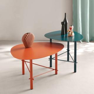 I tavolini Cookie di Mememdesign con la loro forma innovativa e originale sono in grado di rallegrare qualsiasi ambiente. Il top, con la forma di un biscotto, poggia su una leggera struttura incrociata collegata da tondini leganti. Sono realizzati in metallo verniciato a polvere, disponibile in sedici varianti di colore. www.memedesign.it I tavolini Cookie di Mememdesign con la loro forma innovativa e originale sono in grado di rallegrare qualsiasi ambiente. Il top, con la forma di un biscotto, poggia su una leggera struttura incrociata collegata da tondini leganti. Sono realizzati in metallo verniciato a polvere, disponibile in sedici varianti di colore. www.memedesign.it