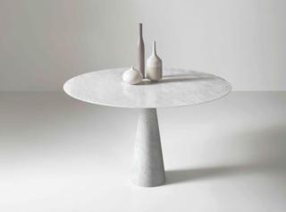 Tutto il fascino del marmo per il nuovo tavolo rotondo Leaf di Neutra, con una linea leggera e ricercata, che viene presentato durante la Milano Design Week. I bordi sottili e la lavorazione conica del piano ne snelliscono i contorni, mentre la base di appoggio si riduce al minimo aumentando il comfort dei commensali. www.neutradesign.it – Palazzo Visconti, Via Cino del Duca 8, Milano Tutto il fascino del marmo per il nuovo tavolo rotondo Leaf di Neutra, con una linea leggera e ricercata, che viene presentato durante la Milano Design Week. I bordi sottili e la lavorazione conica del piano ne snelliscono i contorni, mentre la base di appoggio si riduce al minimo aumentando il comfort dei commensali. www.neutradesign.it – Palazzo Visconti, Via Cino del Duca 8, Milano