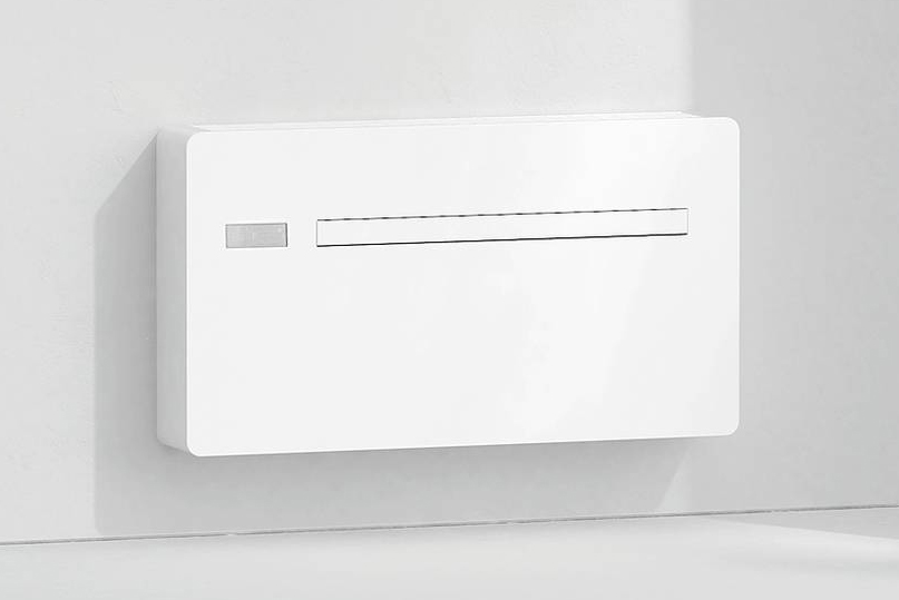 Il climatizzatore ..2.0 ELEC 2 KW di Innova, senza unità esterna, è sia per raffrescamento sia per riscaldamento. A sostegno della pompa di calore, una resistenza elettrica interviene automaticamente in caso di temperature o ambienti molto freddi. La versione 12 HP DC Inverter, in classe A+, ha potenza termica nominale di 2,31 kW e potenza frigorifera nominale di 2,33 kW. Utilizza il gas refrigerante R32. Misura L 101,5 x P 16,5 x H 54,9 cm. Prezzo 3.000 euro. www.innovaenergie.com Il climatizzatore ..2.0 ELEC 2 KW di Innova, senza unità esterna, è sia per raffrescamento sia per riscaldamento. A sostegno della pompa di calore, una resistenza elettrica interviene automaticamente in caso di temperature o ambienti molto freddi. La versione 12 HP DC Inverter, in classe A+, ha potenza termica nominale di 2,31 kW e potenza frigorifera nominale di 2,33 kW. Utilizza il gas refrigerante R32. Misura L 101,5 x P 16,5 x H 54,9 cm. Prezzo 3.000 euro. www.innovaenergie.com