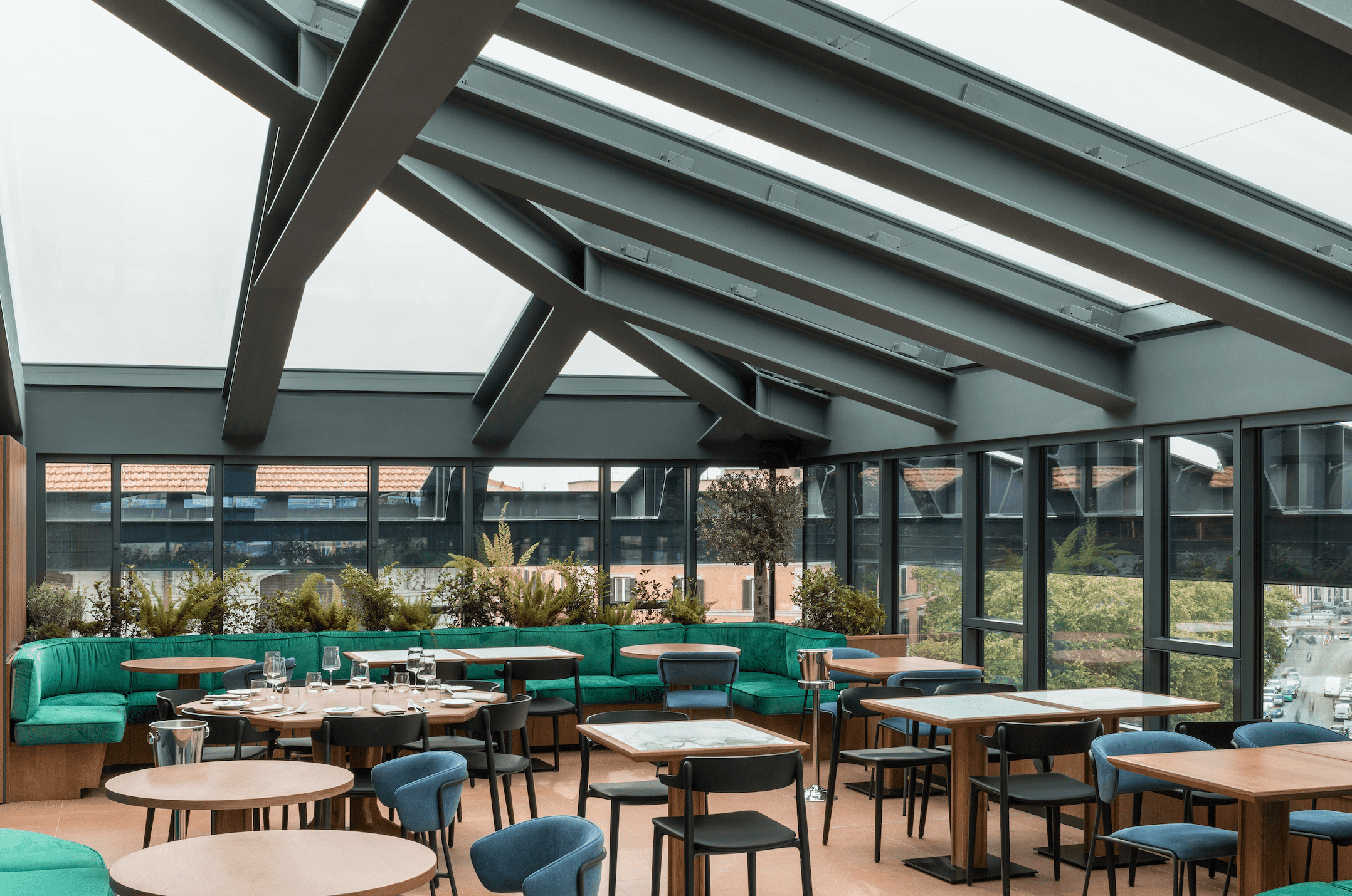 Il ristorante panoramico, oggetto di restyling, della Rinascente di Piazza Fiume a Roma. www.rinacente.it Il ristorante panoramico, oggetto di restyling, della Rinascente di Piazza Fiume a Roma. www.rinacente.it