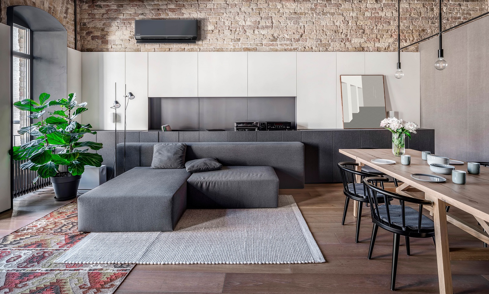 Funziona con tecnologia nanoe™ X Mark 3 in grado di produrre 48 mila miliardi di radicali ossidrilici al secondo il climatizzatore da parete Etherea ZKE di Panasonic. Il wifi integrato consente la gestione da remoto dell’impianto di climatizzazione. È disponibile da 1,6 a 7,1 kW. La versione da 2,5kW è in classe energetica A+++ sia in riscaldamento sia in raffrescamento. Misura L 87 x P 22,9 x H 29,5 cm. Prezzo su richiesta. www.aircon.panasonic.eu. Funziona con tecnologia nanoe™ X Mark 3 in grado di produrre 48 mila miliardi di radicali ossidrilici al secondo il climatizzatore da parete Etherea ZKE di Panasonic. Il wifi integrato consente la gestione da remoto dell’impianto di climatizzazione. È disponibile da 1,6 a 7,1 kW. La versione da 2,5kW è in classe energetica A+++ sia in riscaldamento sia in raffrescamento. Misura L 87 x P 22,9 x H 29,5 cm. Prezzo su richiesta. www.aircon.panasonic.eu.
