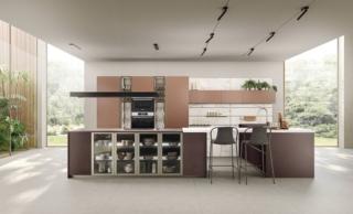 Immagina Mathera di Cucine Lube ha basi e top Mathera Gipso Rosso, pensili e colonne in Marrone Ramato finitura Opaca Spazzolata, base snack e boiserie in White Yule. L'isola operativa è double face: verso il living, basi con ante in vetro fumé trasparente e telaio in titanio. www.cucinelube.it Immagina Mathera di Cucine Lube ha basi e top Mathera Gipso Rosso, pensili e colonne in Marrone Ramato finitura Opaca Spazzolata, base snack e boiserie in White Yule. L'isola operativa è double face: verso il living, basi con ante in vetro fumé trasparente e telaio in titanio. www.cucinelube.it
