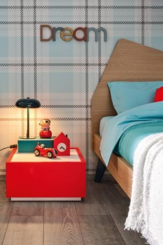 Il comodino Layer con cassetto