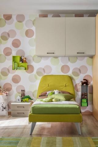 Il letto imbottito con testata Cake Plus Decor in tessuto color Pistacchio