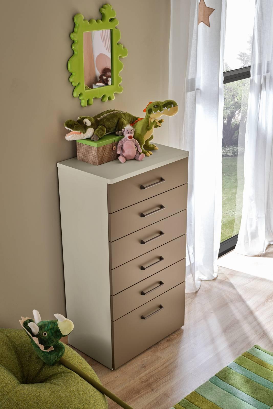 Il settimino, grazie ai tanti cassetti, è perfetto per dividere i capi a seconda del tipo o delle stagioni.