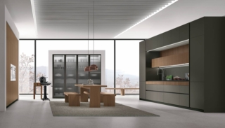 Sfrutta lo spazio in altezza con due file sovrapposte di pensili, con volumi e profondità diversi, la  composizione a portale Natural di Stosa: i pensili più in alto hanno la stessa finitura laccata Metal Lux delle basi, mentre quelli inferiori sono in Noce Elegant cannettato. Sono presenti una serie di colonne in Noce Elegant liscio che dann vita ad un'ampia armadiatura che ospita gli elettrodomestici. Un modulo base da 60 cm, prezzo a partire da 396 euro + IVA. https://www.stosacucine.com Sfrutta lo spazio in altezza con due file sovrapposte di pensili, con volumi e profondità diversi, la  composizione a portale Natural di Stosa: i pensili più in alto hanno la stessa finitura laccata Metal Lux delle basi, mentre quelli inferiori sono in Noce Elegant cannettato. Sono presenti una serie di colonne in Noce Elegant liscio che dann vita ad un'ampia armadiatura che ospita gli elettrodomestici. Un modulo base da 60 cm, prezzo a partire da 396 euro + IVA. https://www.stosacucine.com