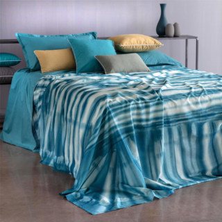 Trasforma il letto il telo multiarredo Coverall Coachella di Riviera in vendita su Carillo Home: è caratterizzato da una raffinata stampa digitale nelle sfumature del celeste su tessuto in percalle di puro cotone. Misura L 270 x P 270 cm. Prezzo 69,90 euro.  www.carillohome.com Trasforma il letto il telo multiarredo Coverall Coachella di Riviera in vendita su Carillo Home: è caratterizzato da una raffinata stampa digitale nelle sfumature del celeste su tessuto in percalle di puro cotone. Misura L 270 x P 270 cm. Prezzo 69,90 euro.  www.carillohome.com