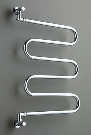 Sinuosa forma a serpentina per il radiatore SSERP6 di Bleu Provence, adatto in bagno come scaldasalviette o in altri ambienti. È realizzato in ottone in 18 finiture metalliche. È idraulico, elettrico o misto. Misura L 65 x
H 76 cm. Cromato o ottone naturale costa da 1.290 euro + Iva. www.bleuprovence.it Sinuosa forma a serpentina per il radiatore SSERP6 di Bleu Provence, adatto in bagno come scaldasalviette o in altri ambienti. È realizzato in ottone in 18 finiture metalliche. È idraulico, elettrico o misto. Misura L 65 x
H 76 cm. Cromato o ottone naturale costa da 1.290 euro + Iva. www.bleuprovence.it