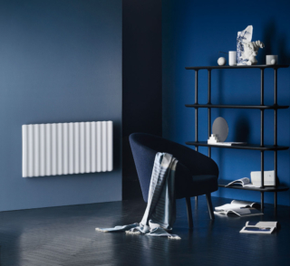 Stripe di Arblu reinterpreta i radiatori tubolari con la superficie ondulata. È in polvere di marmo Livingstone®, in oltre 40 colori, orizzontale o verticale. Disponibile ad acqua, elettrico e ibrido, ha display per impostarlo e programmarlo. Ad acqua, nella misura L 86 x H 55 cm costa da 1.075 euro + Iva. www.arblu.it Stripe di Arblu reinterpreta i radiatori tubolari con la superficie ondulata. È in polvere di marmo Livingstone®, in oltre 40 colori, orizzontale o verticale. Disponibile ad acqua, elettrico e ibrido, ha display per impostarlo e programmarlo. Ad acqua, nella misura L 86 x H 55 cm costa da 1.075 euro + Iva. www.arblu.it