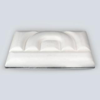 Il guanciale Wellness Pillow, certificato e brevettato, è in grado di migliorare la qualità del sonno, i problemi cervicali e la postura delle persone, garantendo un riposo ottimale grazie alla forma innovativa e perfettamente ergonomica. È realizzato con materiali di altissima qualità (memory foam e aloe vera) che prendono la forma del corpo per garantire comfort, morbidezza e benessere e prevenire tutti i disturbi legati alla cervicale, perché libera dalle tensioni di collo e spalle. Misura 70 x 40 cm; prezzo a partire da 97 euro. wellnesspillowmilano.it Il guanciale Wellness Pillow, certificato e brevettato, è in grado di migliorare la qualità del sonno, i problemi cervicali e la postura delle persone, garantendo un riposo ottimale grazie alla forma innovativa e perfettamente ergonomica. È realizzato con materiali di altissima qualità (memory foam e aloe vera) che prendono la forma del corpo per garantire comfort, morbidezza e benessere e prevenire tutti i disturbi legati alla cervicale, perché libera dalle tensioni di collo e spalle. Misura 70 x 40 cm; prezzo a partire da 97 euro. wellnesspillowmilano.it