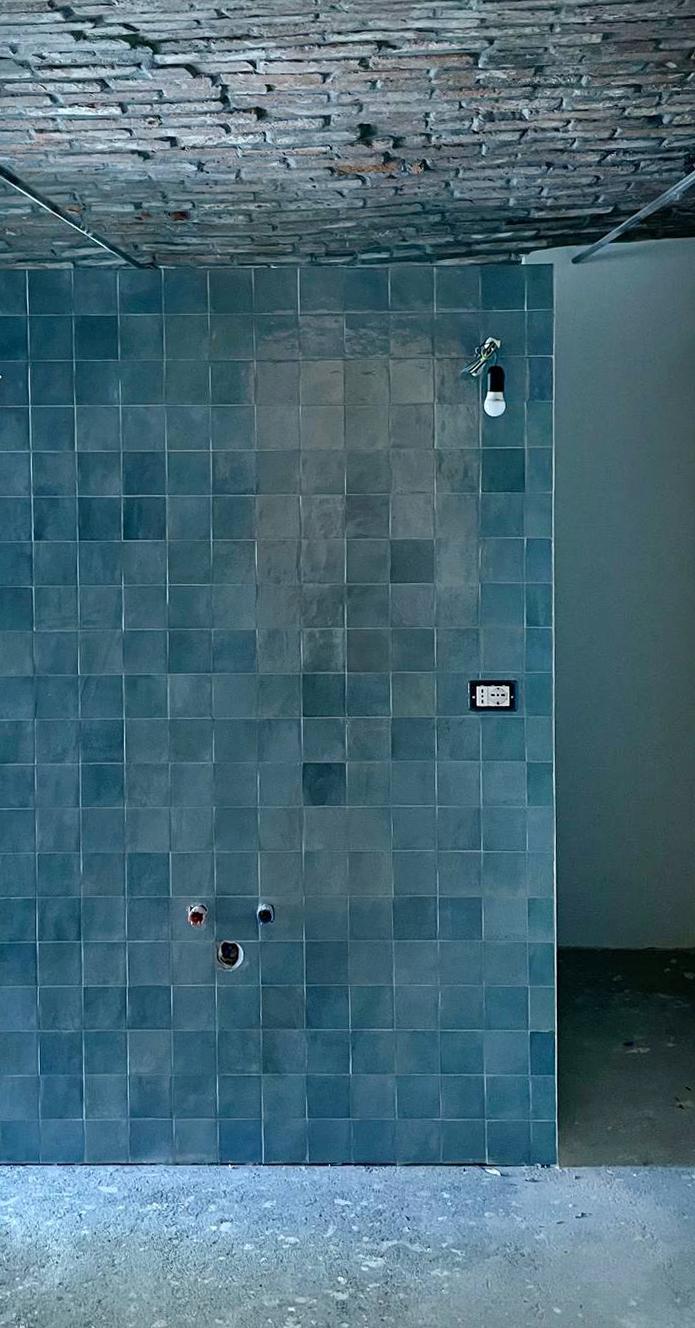 doccia piastrelle azzurre