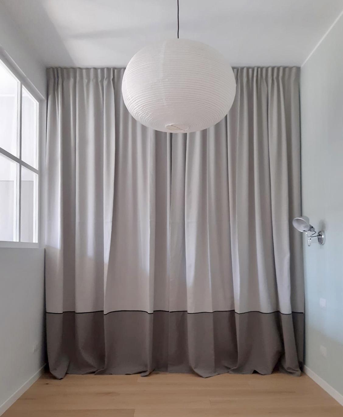 tenda che scherma armadio