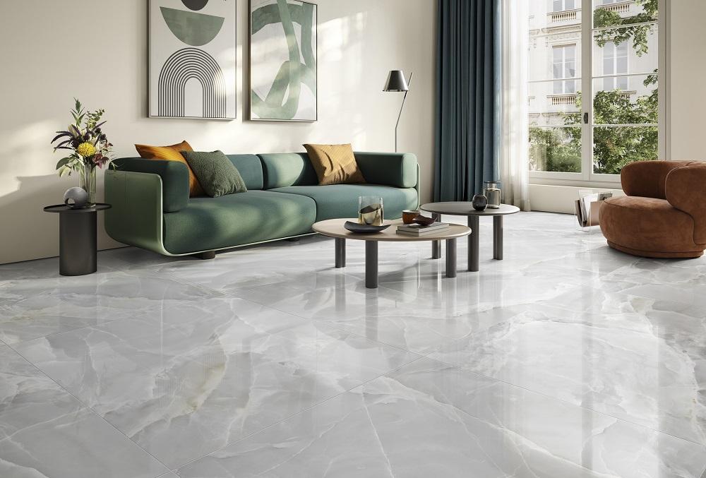 Perpetual di Panaria Ceramica riproduce cinque marmi dall’effetto naturale vivido, sia nei cromatismi che nei dettagli della grafica: Breccia Warm, Orobico Blend, Venato Gold, Belvedere Dark e Onice Clear. È in versione levigata e lucida Lux e satinata Soft. Il gres porcellanato ne ricrea l'effetto estetico in modo realistico, sia per pavimenti che rivestimenti, anche in listelli e mosaici. Grazie alla tecnologia Protect® la superficie ha scudo antibatterico agli ioni d’argento incorporato, che elimina fino al 99,9% dei batteri. www.panaria.it Perpetual di Panaria Ceramica riproduce cinque marmi dall’effetto naturale vivido, sia nei cromatismi che nei dettagli della grafica: Breccia Warm, Orobico Blend, Venato Gold, Belvedere Dark e Onice Clear. È in versione levigata e lucida Lux e satinata Soft. Il gres porcellanato ne ricrea l'effetto estetico in modo realistico, sia per pavimenti che rivestimenti, anche in listelli e mosaici. Grazie alla tecnologia Protect® la superficie ha scudo antibatterico agli ioni d’argento incorporato, che elimina fino al 99,9% dei batteri. www.panaria.it