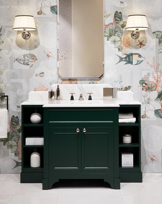Il mobile portalavabo Flair di Devon & Devon reinterpreta lo stile neoclassico con linee contemporanee. La base in legno laccato, su cui si aprono due ante impreziosite da cornici e pomelli in ottone e sei comodi ripiani portaoggetti, sostiene il top in marmo con alzatina, e il lavabo in ceramica. Il top di marmo è disponibile in Bianco Carrara, Nero Marquinha e Calacatta Borghini. Struttura in legno e pomelli sono personalizzabili per colore e finiture. www.devon-devon.com/it Il mobile portalavabo Flair di Devon & Devon reinterpreta lo stile neoclassico con linee contemporanee. La base in legno laccato, su cui si aprono due ante impreziosite da cornici e pomelli in ottone e sei comodi ripiani portaoggetti, sostiene il top in marmo con alzatina, e il lavabo in ceramica. Il top di marmo è disponibile in Bianco Carrara, Nero Marquinha e Calacatta Borghini. Struttura in legno e pomelli sono personalizzabili per colore e finiture. www.devon-devon.com/it