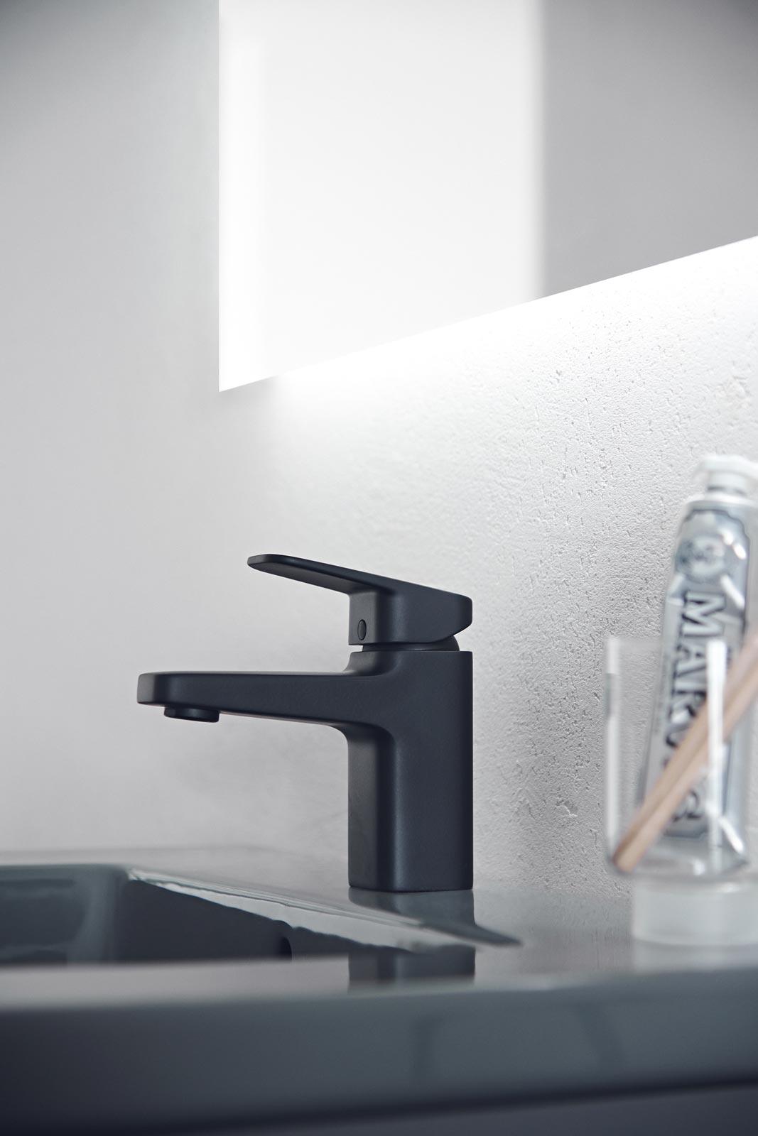 Ideal Standard lavabo i.life B Grigio lucido, miscelatore Ceraplan Nero Seta Ideal Standard lavabo i.life B Grigio lucido, miscelatore Ceraplan Nero Seta