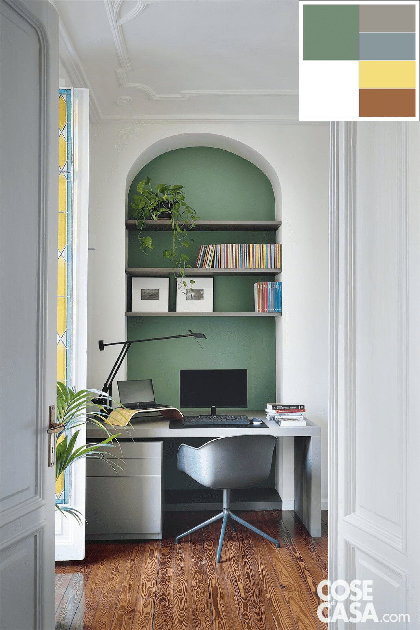 Una nicchia verde trasformata in angolo studio Una nicchia verde trasformata in angolo studio