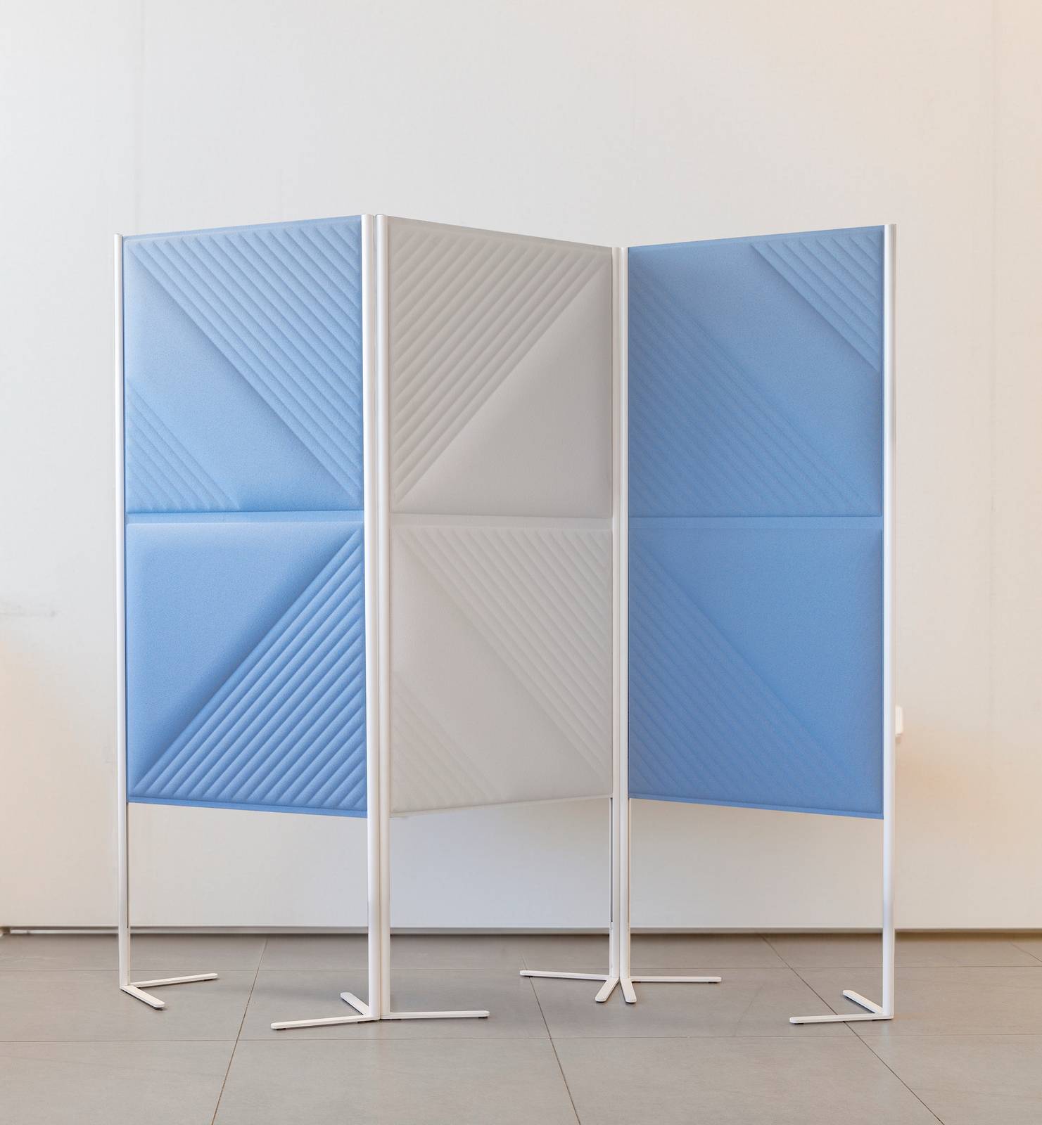 Isolspace Skin Stand è un divisorio freestanding fonoassorbente (https://isolspaceskin.it/it/prodotti/stand/) Isolspace Skin Stand è un divisorio freestanding fonoassorbente (https://isolspaceskin.it/it/prodotti/stand/)