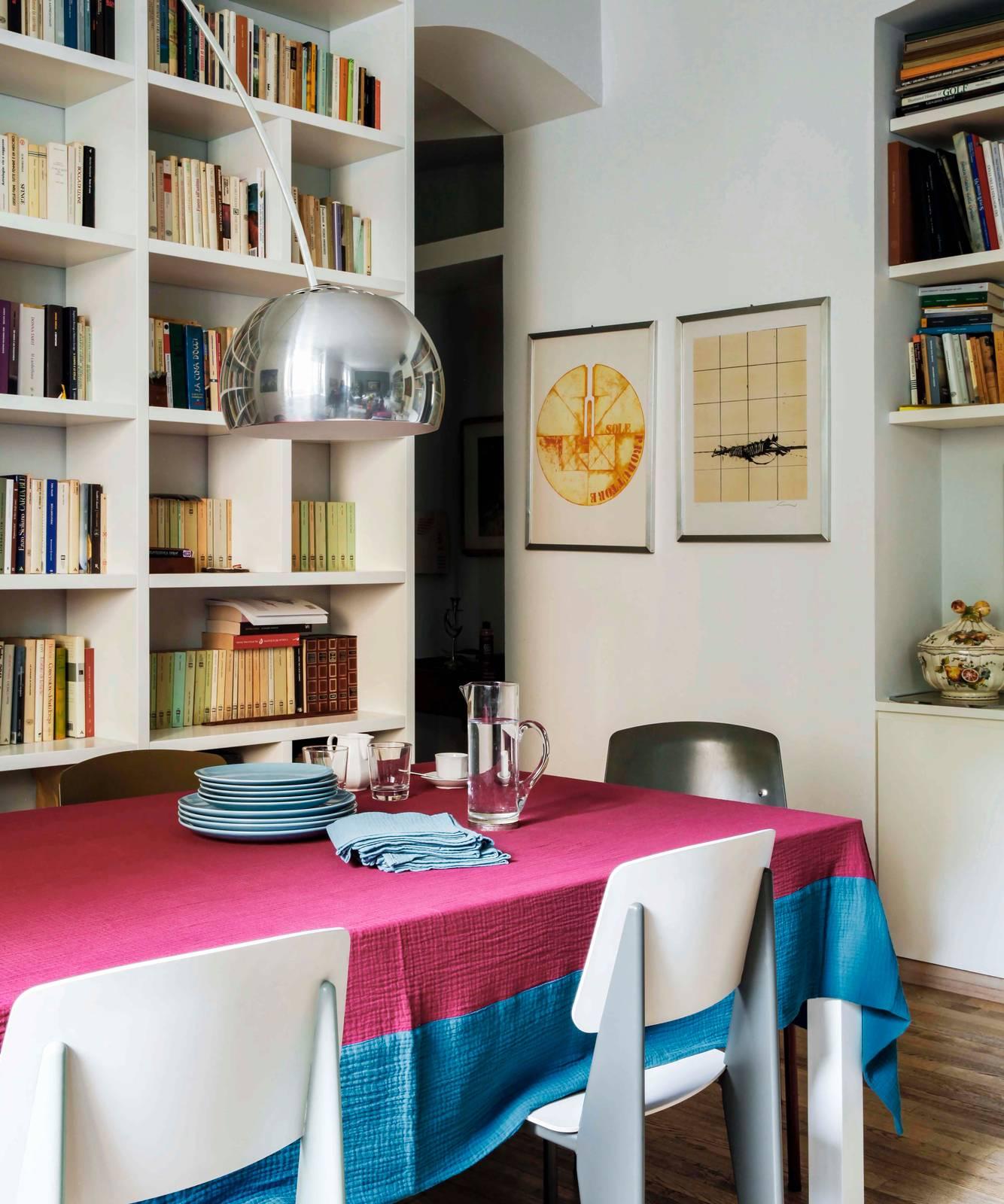 il tavolo con tovaglia