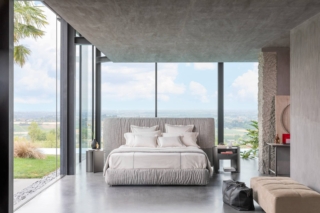 Protagonista alla svendita il Letto Flou LAYLA_bed, design Carlo Colombo. Protagonista alla svendita il Letto Flou LAYLA_bed, design Carlo Colombo.