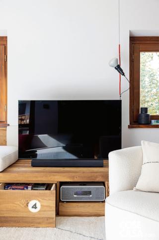 mobile tv in legno con cassetti e seduta mobile tv in legno con cassetti e seduta