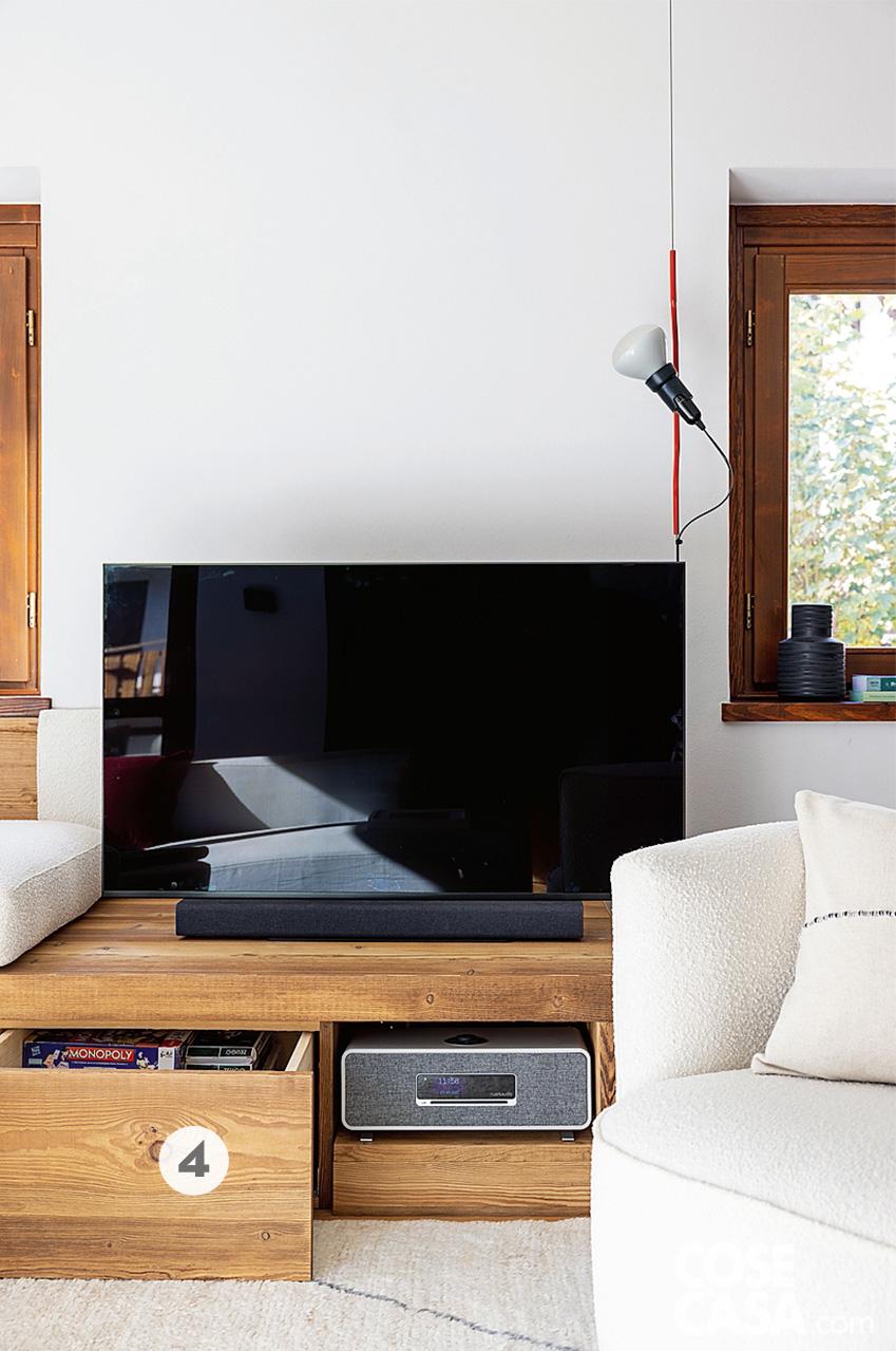 mobile tv in legno con cassetti e seduta mobile tv in legno con cassetti e seduta