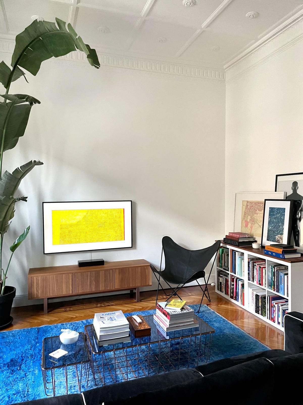 sala con tappeto bluette