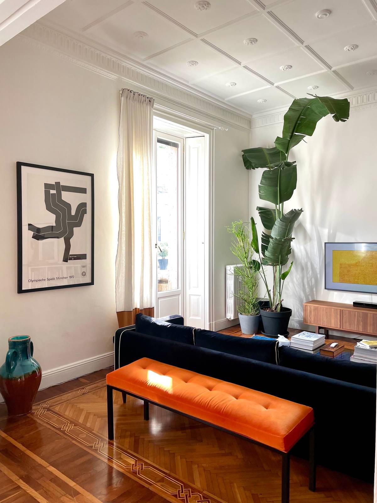 sala dopo, con tenda e panchetta