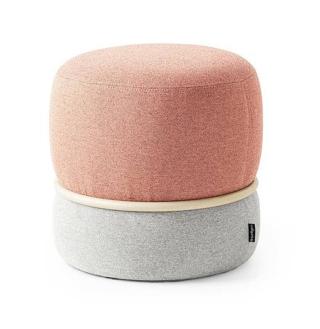 Pouf Anell di Calligaris (www.calligaris.com) Pouf Anell di Calligaris (www.calligaris.com)