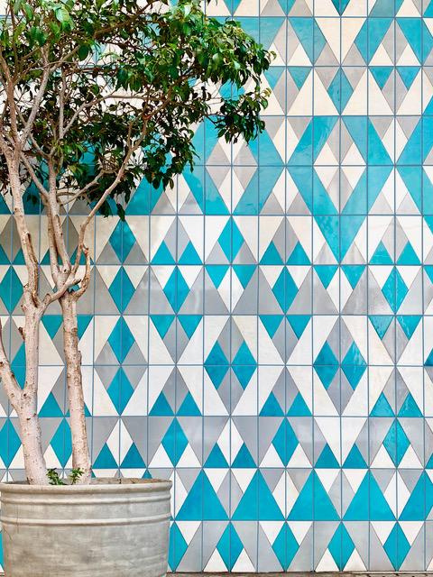 Abbinato al colore delle piastrelle è stato utilizzato Starlike by Litokol per le fughe coordinate alle piastrelle tinta ciano.