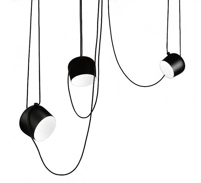 Lampada  a sospensione Aim
di Flos (www.flos.com). Lampada  a sospensione Aim
di Flos (www.flos.com).