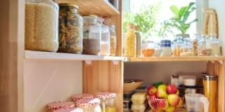 Come organizzare la dispensa in cucina: idee utili e salvaspazio