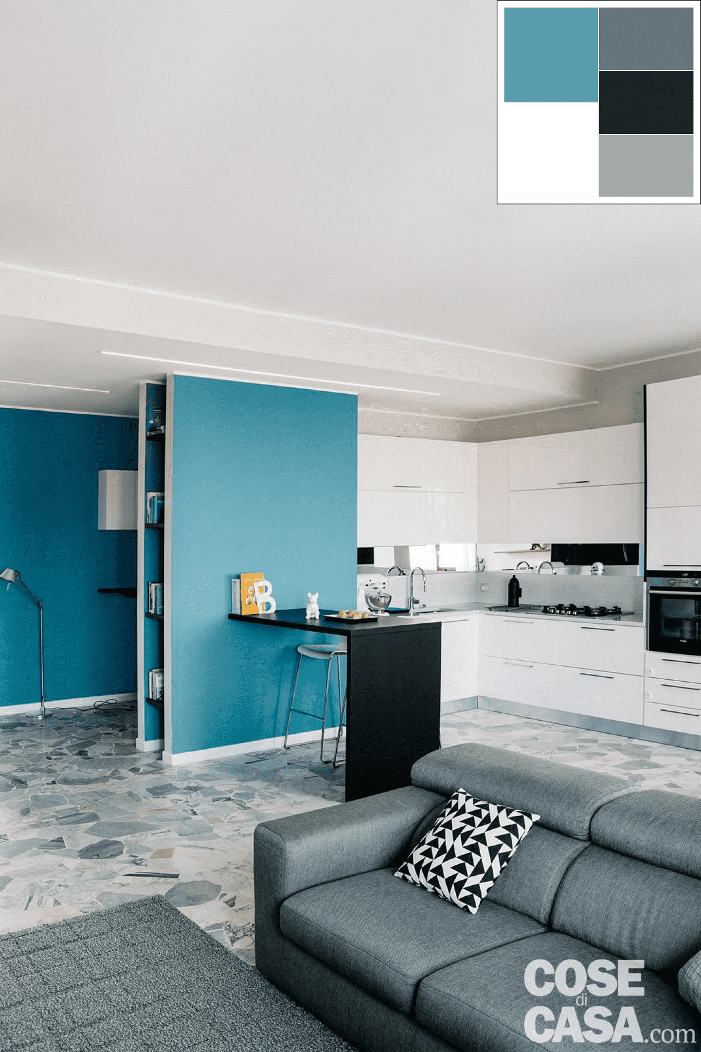 soggiorno parete azzurro