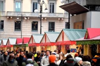 mercatino di Natale Piazza Duomo a Milano mercatino di Natale Piazza Duomo a Milano