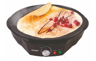 La crepiera elettrica Goody di Kooper che ha piastra di cottura antiaderente e potenza di 1.200 watt, è adatta anche per piadine, crespelle, pancakes dolci e salati. È fornita con spatola e rastrello. La piastra ha diametro di 30 cm. Prezzo 29,99 euro. www.kooper.it La crepiera elettrica Goody di Kooper che ha piastra di cottura antiaderente e potenza di 1.200 watt, è adatta anche per piadine, crespelle, pancakes dolci e salati. È fornita con spatola e rastrello. La piastra ha diametro di 30 cm. Prezzo 29,99 euro. www.kooper.it