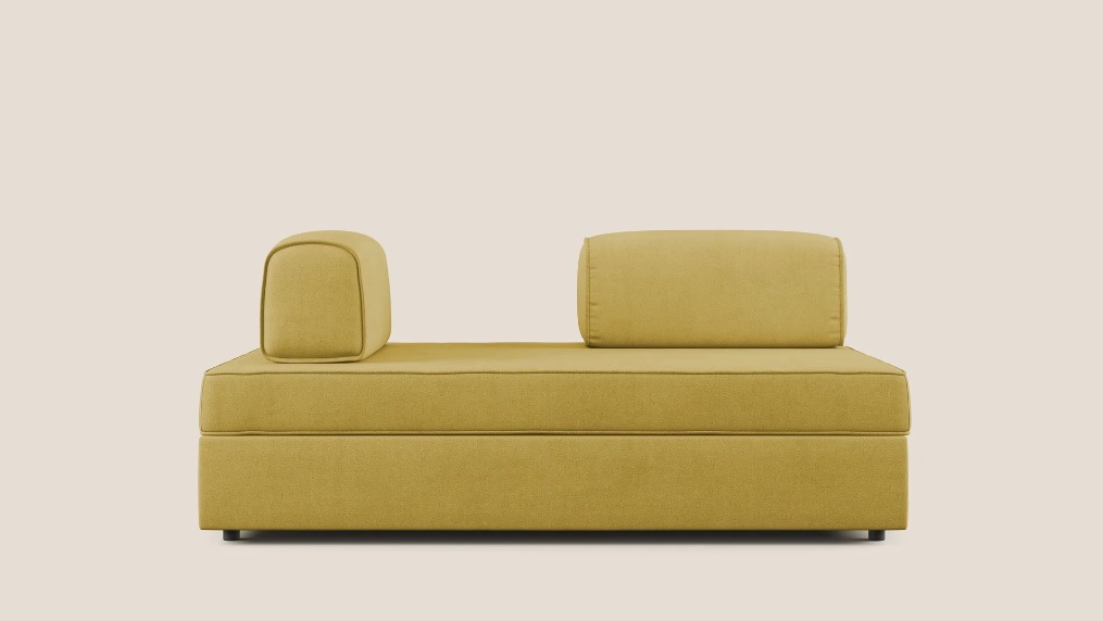 Il divano Liberty ha schienali movibili e un pouf estraibile. È rivestito in tessuto morbido impermeabile e la lavorazione con cordoncino a rilievo ne sottolinea le linee. Il divano Liberty ha schienali movibili e un pouf estraibile. È rivestito in tessuto morbido impermeabile e la lavorazione con cordoncino a rilievo ne sottolinea le linee.