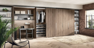 Rappresenta la soluzione perfetta in un loft la composizione BoxLife di Scavolini che racchiude la zona giorno e la zona notte dietro alle ante con pannellature in decorativo Noce Garden come la struttura interna. La scrivania e le mensole in laccato opaco Grigio Ferro danno vita ad una zona home office grande e funzionale. Prezzo su richiesta. www.scavolini.com Rappresenta la soluzione perfetta in un loft la composizione BoxLife di Scavolini che racchiude la zona giorno e la zona notte dietro alle ante con pannellature in decorativo Noce Garden come la struttura interna. La scrivania e le mensole in laccato opaco Grigio Ferro danno vita ad una zona home office grande e funzionale. Prezzo su richiesta. www.scavolini.com