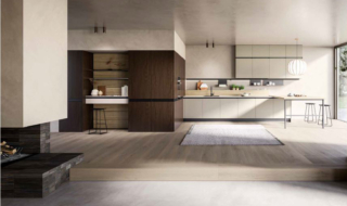 La grande cucina Kalì 03 di Arredo3 è caratterizzata da una composizione lineare che si articola in una zona operativa, arredata da basi e pensili con le ante lisce in PET riciclato Pechino, e da una postazione home office tra le colonne con moduli Maxxi che accolgono anche gli elettrodomestici e la dispensa. Il piano dello scrittoio incassato è illuminato da Led integrati nella boiserie. Prezzo su richiesta. www.arredo3.it La grande cucina Kalì 03 di Arredo3 è caratterizzata da una composizione lineare che si articola in una zona operativa, arredata da basi e pensili con le ante lisce in PET riciclato Pechino, e da una postazione home office tra le colonne con moduli Maxxi che accolgono anche gli elettrodomestici e la dispensa. Il piano dello scrittoio incassato è illuminato da Led integrati nella boiserie. Prezzo su richiesta. www.arredo3.it