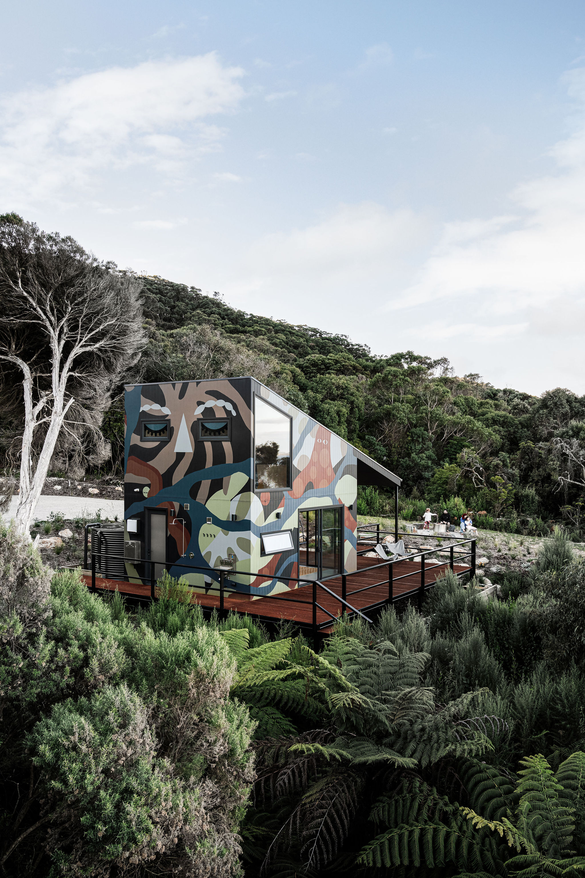 Rifugio fronte mare ideale per la meditazione
(Walkerville North, Victoria, Australia). Affacciata sulla costa di South Gippsland in Australia e circondata da imponenti falesie di calcare, questa casa fronte mare è stata concepita per fondersi in maniera armonica con la spettacolare bellezza del luogo. Rifugio fronte mare ideale per la meditazione
(Walkerville North, Victoria, Australia). Affacciata sulla costa di South Gippsland in Australia e circondata da imponenti falesie di calcare, questa casa fronte mare è stata concepita per fondersi in maniera armonica con la spettacolare bellezza del luogo.