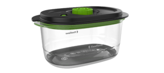 I contenitori Salva Freschezza 2° Generazione di FoodSaver si possono impilare, mettere nel forno a microonde e lavare in lavastoviglie. Consentono di conservare ermeticamente alimenti sia secchi che freschi. Sono compatibili con tutte le macchine FoodSaver senza aggiungere alcun adattatore. Grazie all'apposito coperchio a due chiusure, oltre a conservare sottovuoto, mantenendo la freschezza degli alimenti fino a 5 volte di più, è possibile posizionare il coperchio sulla funzione "marinatura", in questo modo collegando il contenitore ad una delle macchine è possibile ottenere un risultato ottimo con un solo ciclo di 10 minuti. La valvola indicatrice del vuoto permette di avere sempre sotto controllo lo stato di conservazione degli alimenti. Prezzo 16,90 euro per il modello da 1,2 litri. wwww.foodsaveritalia.it I contenitori Salva Freschezza 2° Generazione di FoodSaver si possono impilare, mettere nel forno a microonde e lavare in lavastoviglie. Consentono di conservare ermeticamente alimenti sia secchi che freschi. Sono compatibili con tutte le macchine FoodSaver senza aggiungere alcun adattatore. Grazie all'apposito coperchio a due chiusure, oltre a conservare sottovuoto, mantenendo la freschezza degli alimenti fino a 5 volte di più, è possibile posizionare il coperchio sulla funzione "marinatura", in questo modo collegando il contenitore ad una delle macchine è possibile ottenere un risultato ottimo con un solo ciclo di 10 minuti. La valvola indicatrice del vuoto permette di avere sempre sotto controllo lo stato di conservazione degli alimenti. Prezzo 16,90 euro per il modello da 1,2 litri. wwww.foodsaveritalia.it